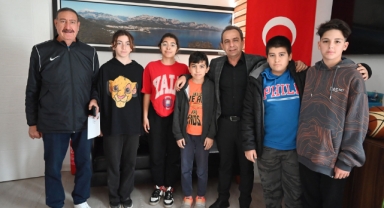 Kemer Belediyesi’nden sporculara ulaşım desteği 