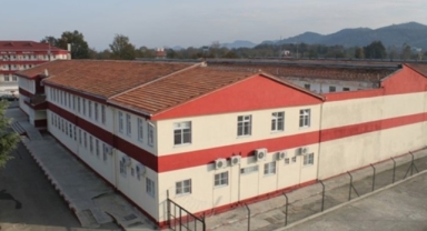 Koğuşu ateşe verdiler