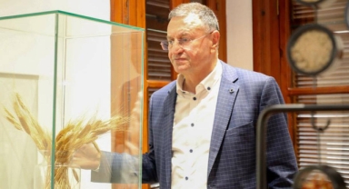 Lütfü Savaş ankete anketle karşılık verip rest çekmiş