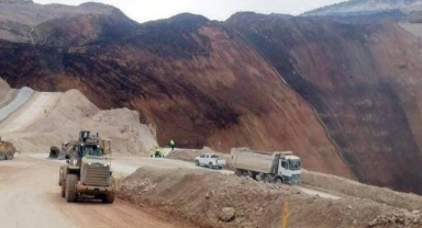 Madencilerin yakınları görüntüleri izledi
