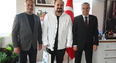 Opera sanatçısı Hakan Aysev’den Kemer Belediye Başkanı Necati Topaloğlu’na ziyaret 