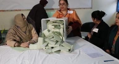 Pakistan seçimlerinde sonuç hala açıklanmadı 