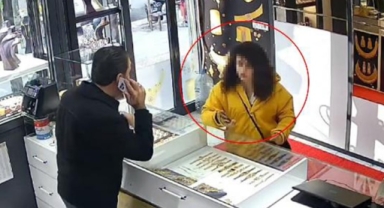 Sahte bilezikleri satmaya çalışırken yakalandı