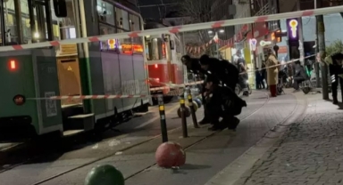 Torununu kurtarmak isterken tramvayın altında kaldı