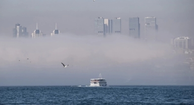 Yoğun sis İstanbul'da ulaşımı felç etti