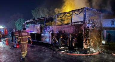 Yolcu otobüsü alev alev yandı