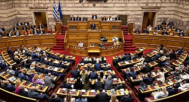 Yunanistan'da eşcinsel evlilik yasallaştı