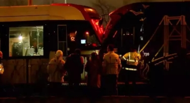 Zeytinburnu'nda iki tramvay çarpıştı
