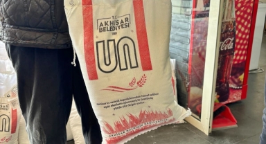 AKHİSAR BELEDİYESİ’NDEN İHTİYAÇ SAHİBİ VATANDAŞLARA ERZAK YARDIMI VE RAMAZAN ÇEKİ 