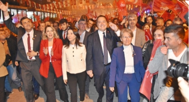 AKHİSAR HALKI ‘DUTLULU İLE DEVAM’ DEDİ 