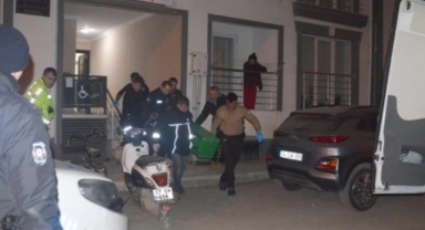 Annesini öldürüp kendini ihbar etti