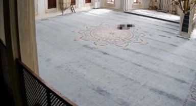 Annesini ve kız kardeşini öldürüp camide intihar etti