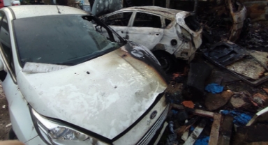 Beyoğlu’nda araçlar alev alev yandı