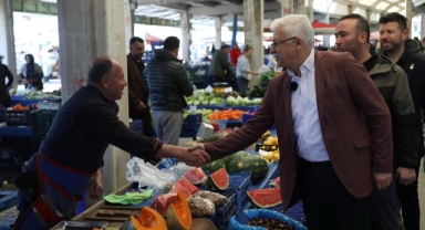 Burhaniye Belediye Başkanı  Ali Kemal Deveciler, Esnaf ve Vatandaşlarla Buluştu