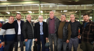 Burhaniye Belediye Başkanı Deveciler Pazar Esnafıyla Buluştu