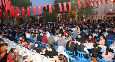 ÇİNELİLER, BAŞKAN KIVRAK'IN İFTAR SOFRASINDA BULUŞTU