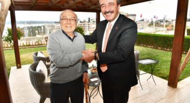 Çukurova Belediye Başkanı Soner Çetin, Aytaç Durak’ı evinde ziyaret etti