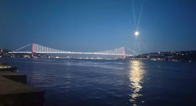 Gemi trafiği çift yönlü olarak kapatıldı