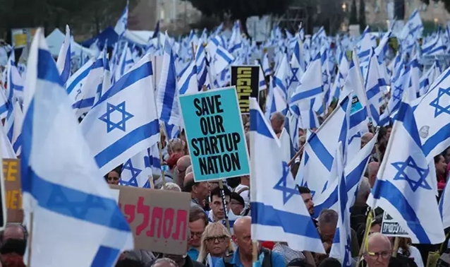 İsrail’de halk sokağa indi