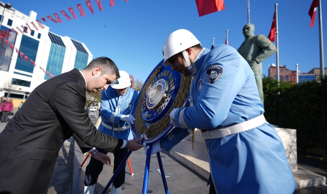 Kartal Belediye Başkanı Gökhan Yüksel'den, 18 Mart Çanakkale Zaferi'nde Atatürk Anıtı'na Çelenk