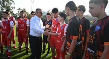 Kemer Belediye Başkanı Necati Topaloğlu'ndan futbolculara ziyaret