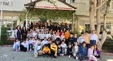 Kemer Belediye Başkanı Necati Topaloğlu’ndan ilçe halk kütüphanesine ziyaret 