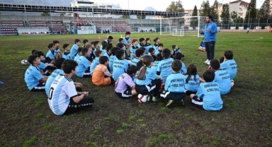 Kemer Belediyesi, geleceğin futbolcularını yetiştiriyor