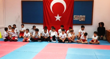 Kemer Belediyesi kick boks sporcuları kuşak atladı