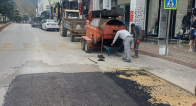 Kemer’de yol ve kaldırım çalışmaları sürüyor