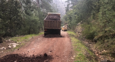 Kemer’deki Yayla yollarında bakım çalışmaları 