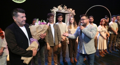 KÜÇÜKÇEKMECE BELEDİYESİ TİYATRO OKULU İLK MEYVESİNİ VERDİ 