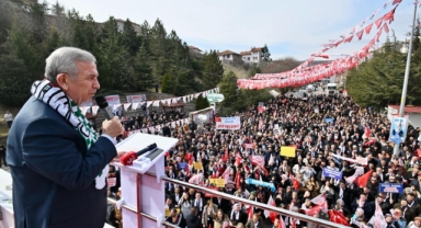 MANSUR YAVAŞ’A ÇAMLIDERE’DE VATANDAŞLARDAN YOĞUN İLGİ