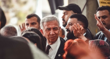 MANSUR YAVAŞ’A YENİŞEHİR PAZAR YERİNDE SEVGİ SELİ 