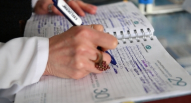 MANSUR YAVAŞ BU KEZ DE ECZANE VERESİYE DEFTERLERİNİ KAPATTIRDI