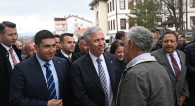 MANSUR YAVAŞ’TAN ÜÇ İLÇEDE ESNAF ZİYARETİ