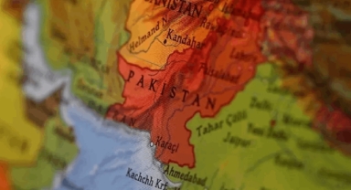 Pakistan Afganistan'ı vurdu