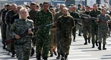 Rusya savaş esirlerini pazarda satıyor