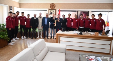 Şampiyon, Kemer 2020 Futbol Kulübü’nden Başkan Topaloğlu’na ziyaret