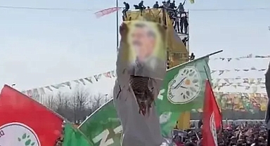 Terörist Öcalan'ın posteri açıldı 