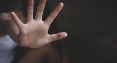 Üzerinde sigara söndürüp istismar etti! 