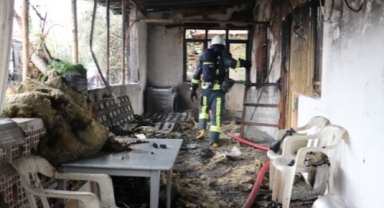 40 yıllık evi, yangında küle döndü