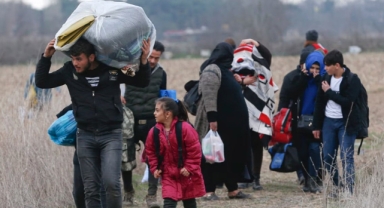 AB Türkiye'ye verdiği mülteci fonunun peşinde