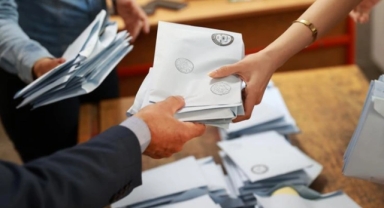 Adana'da iki muhtarın adaylığı iptal edildi