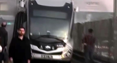 Avcılar'da metrobüste yangın