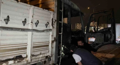 Başakşehir'de kamyon yangını