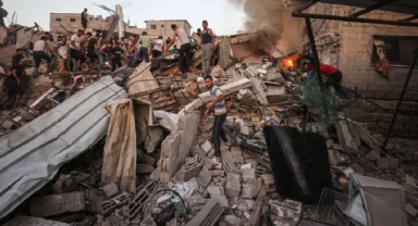 Bir ailenin evine bomba atıldı: 14 ölü