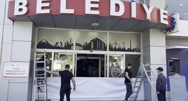 Bir belediyeye daha T.C. tabelası