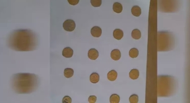 Bulduğu Bizans dönemine ait sikkeleri teslim etti