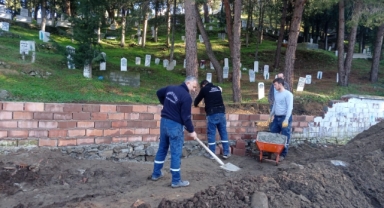 BURHANİYE BELEDİYESİ MEZARLIKLARI BAYRAM İÇİN HAZIRLADI