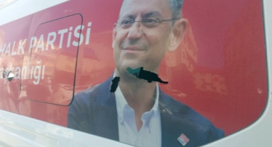 CHP'nin aracına taşlı bıçaklı saldırı